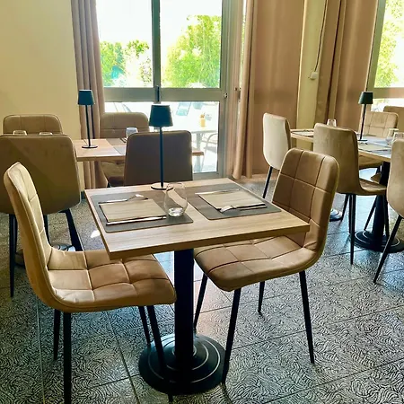 Le Clos De Sangonis Hotel 2*